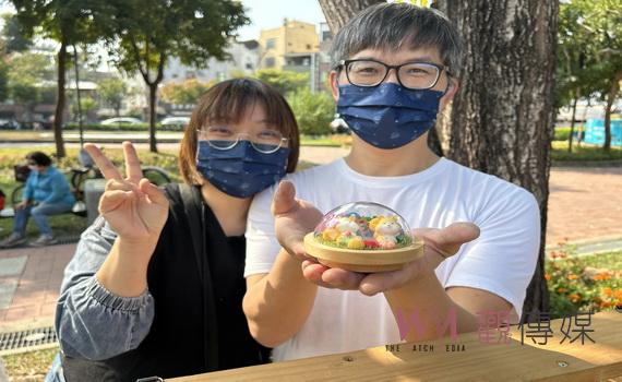 創青吳政昇公仔組合點子到位 幸福溫暖窩假日擺攤門庭若市