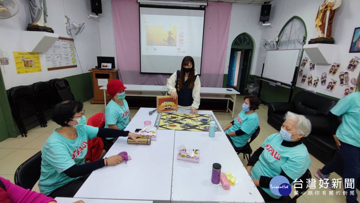 反詐知識融入「桌遊趣」，龜山警提升銀髮族反詐新觀念。