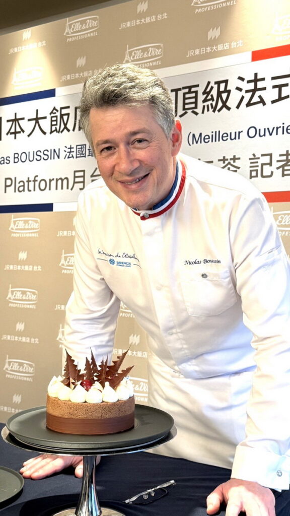圖說_法國最佳工藝甜點師Nicolas Boussin到JR東日本大飯店台北獻藝,〈特製黑森林蛋糕〉有別於傳統的黑森林蛋糕,帶入現代化的元素