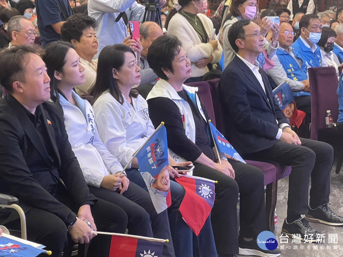 國民黨嘉義市黨部今(7)日下午在鈺通飯店舉辦建黨129週年黨慶,表揚績優義務幹部與資深晉齡黨員代表/林詩涵翻攝