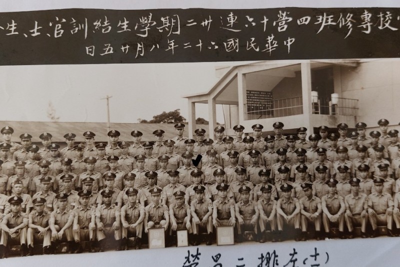 擔任專修班首任營長時合照。(作者提供)