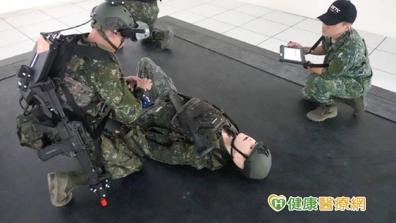 VR場景模擬戰場救治! 國防部長揭幕AI醫療提升戰力