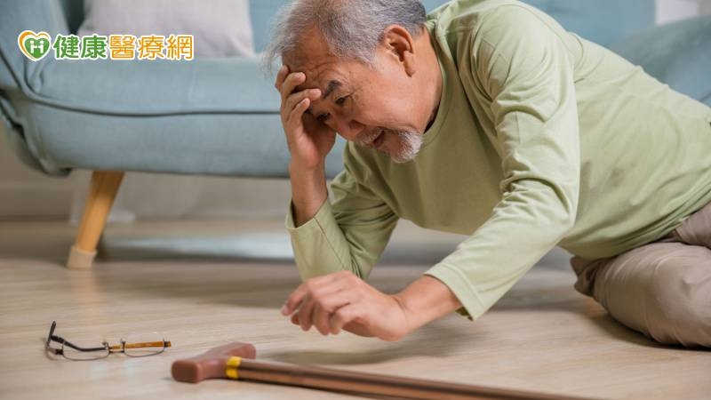 長者走路不穩原因多 就醫檢查務必攜帶「1物」