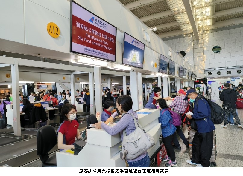 可能是 9 個人、人群和文字的圖像