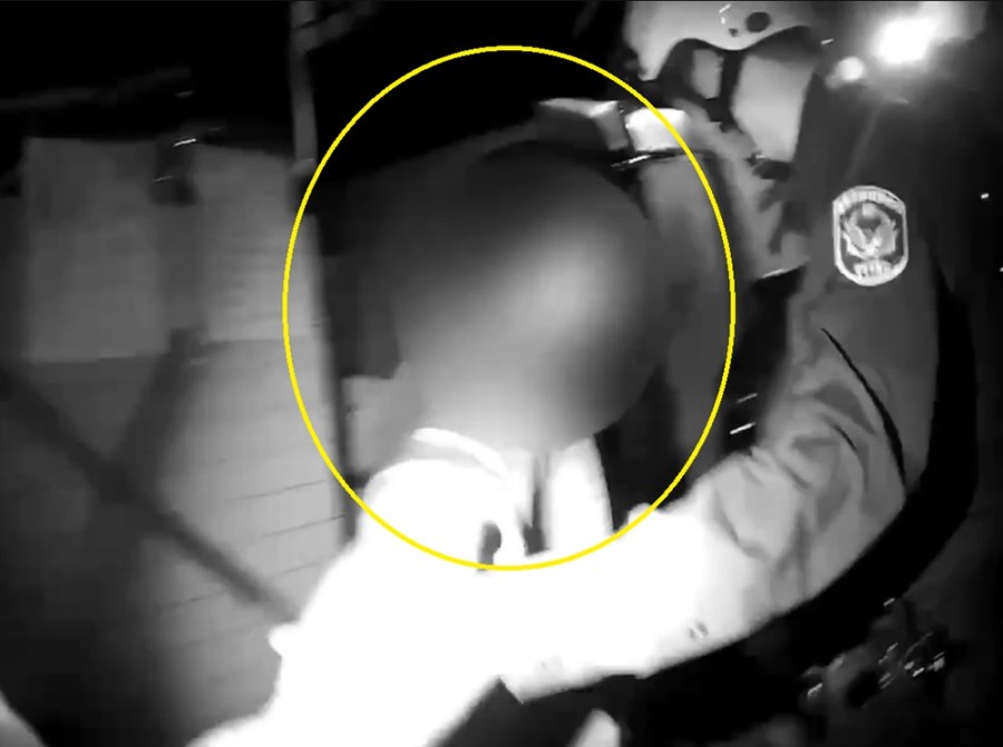 冷氣大盜搬運聲太響 擾鄰報警當場人贓俱獲送辦 242 cnews204231207a10