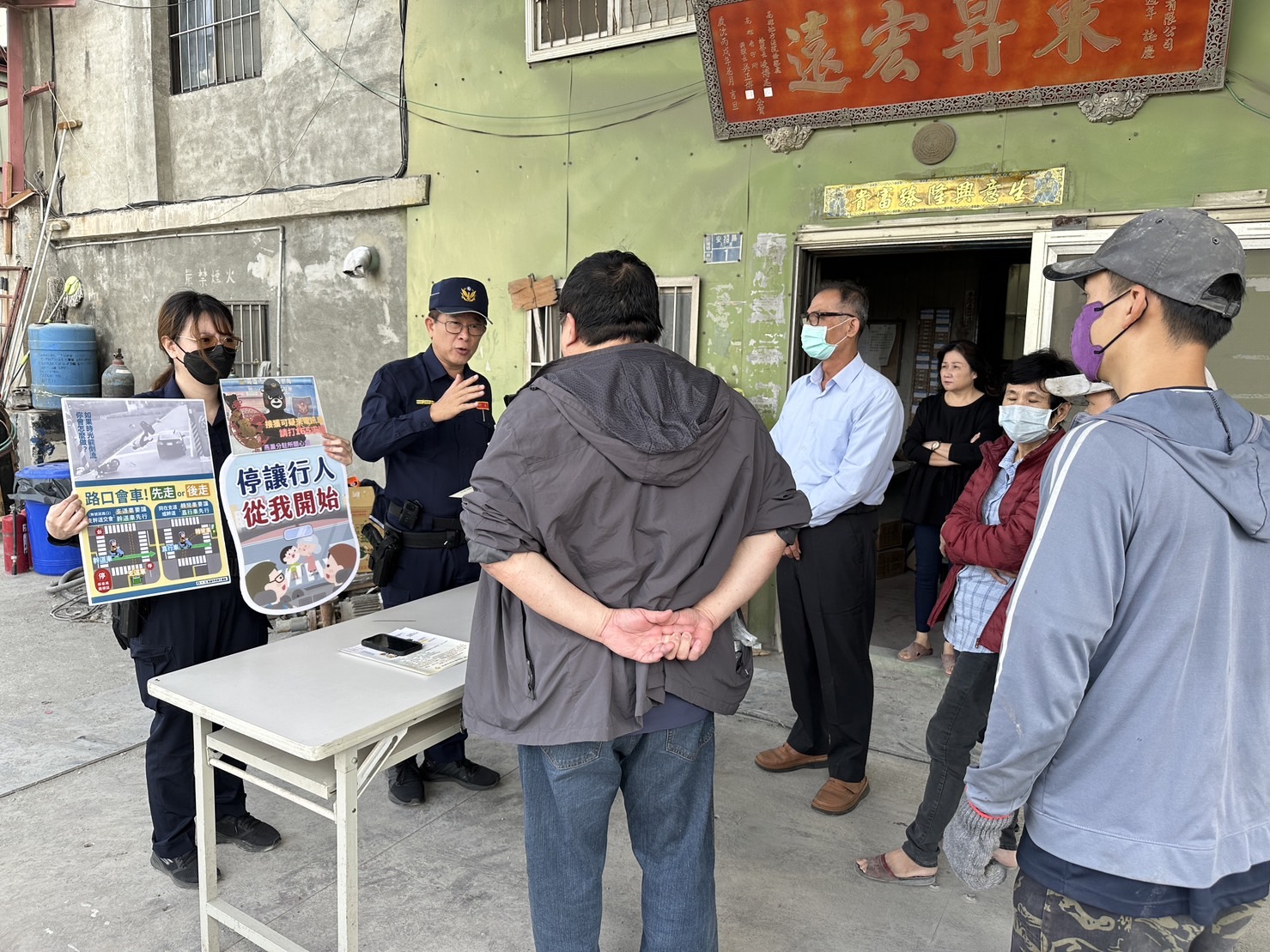 大車應加裝視野輔助器 岡山警到府指導