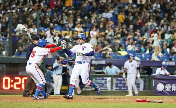 中華隊亞錦賽台中預賽全勝 球迷熱情High翻洲際球場
