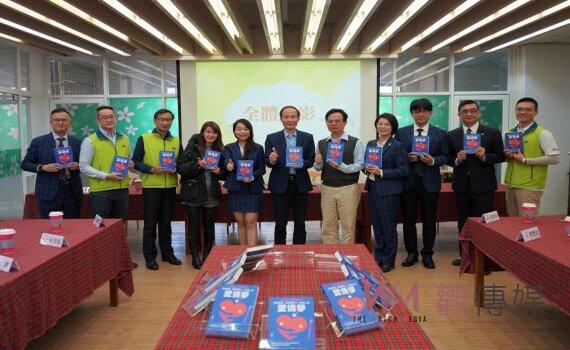 台北中城扶輪社贈桃園兩國中《愛情學》專書 劉仲成見證作者高松景導讀