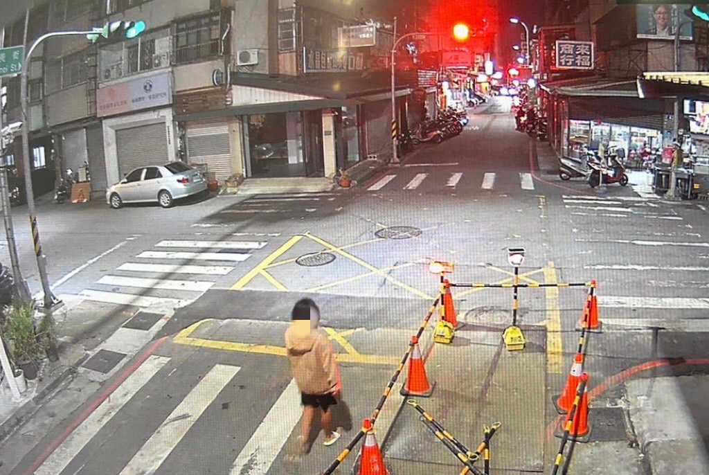 ▲圖說:12歲少女負氣離家搞失蹤,員警調監視器協助搜尋 (圖/台中市政府提供)