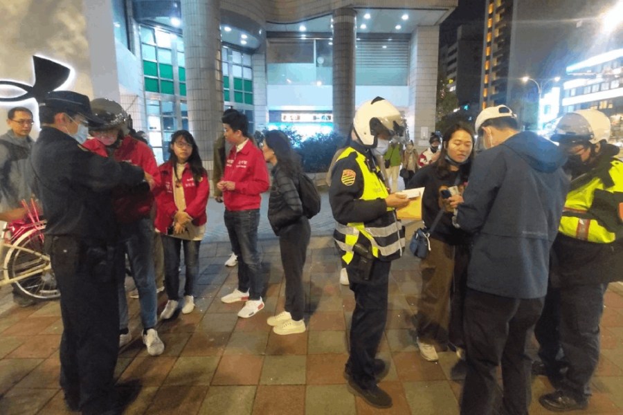 苗博雅騎車違規插旗吞5罰單 楊植斗諷她參選「違法」委員 208 照片來源:民眾提供