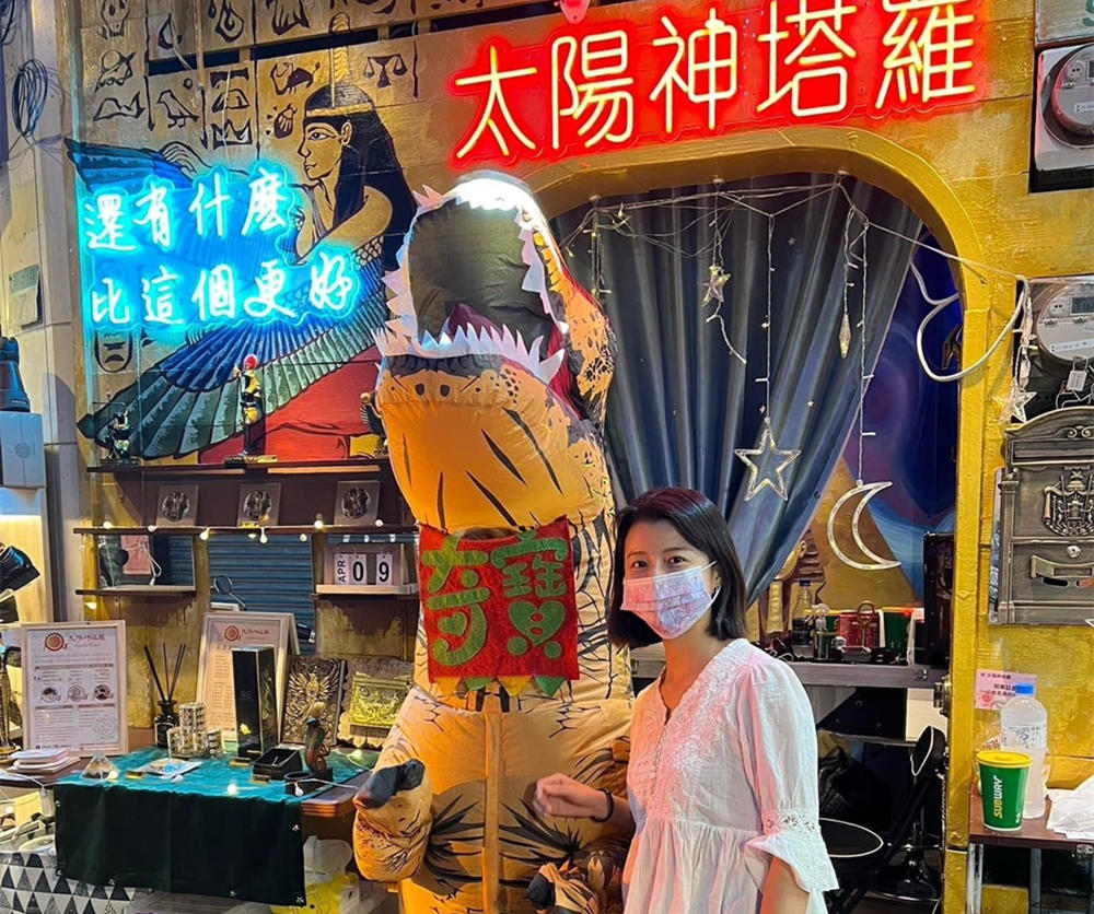太陽神塔羅店家採預約制,沒預約會撲空。(圖/太陽神塔羅提供)