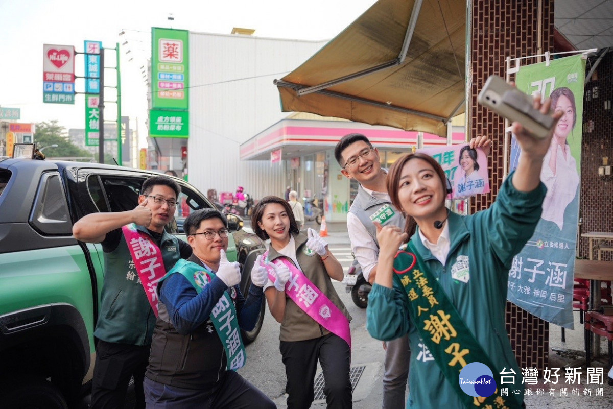 謝子涵啟動車隊掃街,台南市議員周嘉韋、李宗翰、林依婷助陣。