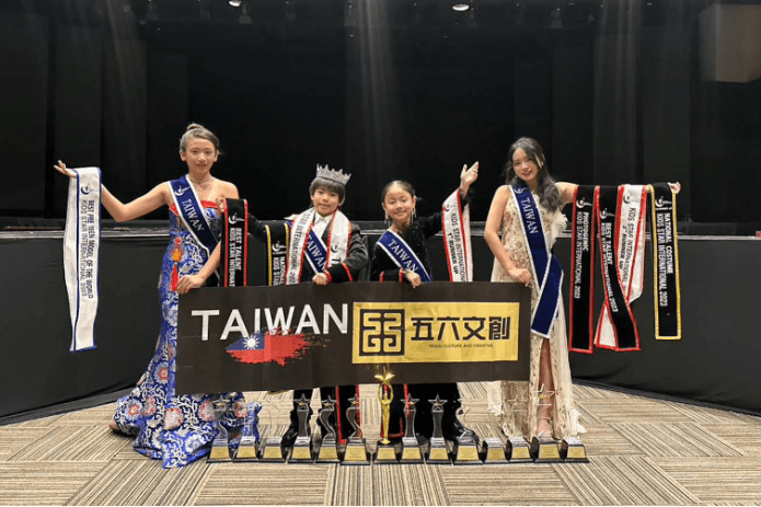   (左邊起) 鄭禹妡、謝宗諺、黃芷芹、陳芃蓁。記者爆料網