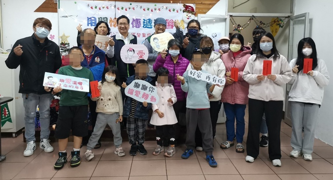 台電苗栗區處「用關懷傳遞溫馨情」   至苗家扶發放 10弱勢家庭慰問金