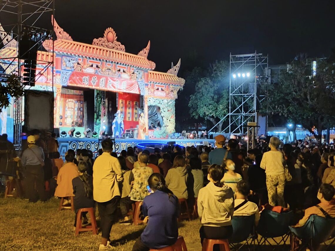 幫屏東市90歲慶生 明華園在千禧公園演出「潮水孤蟾」歌仔戲