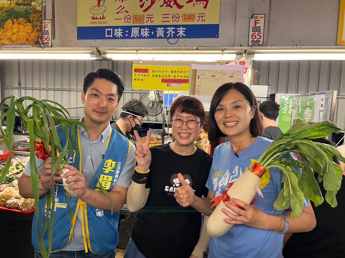 漾新聞|蔣萬安陪李眉蓁黃昏市場掃街跳舞又吃播圈粉無數