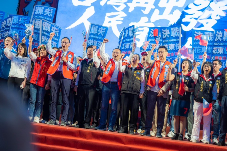 花蓮造勢五萬人力挺 侯友宜承諾:當選後全力實現花東快 249 國民黨正、副總統參選人侯友宜、趙少康10日與國民黨立委參選人傅崐萁成立聯合競選總部