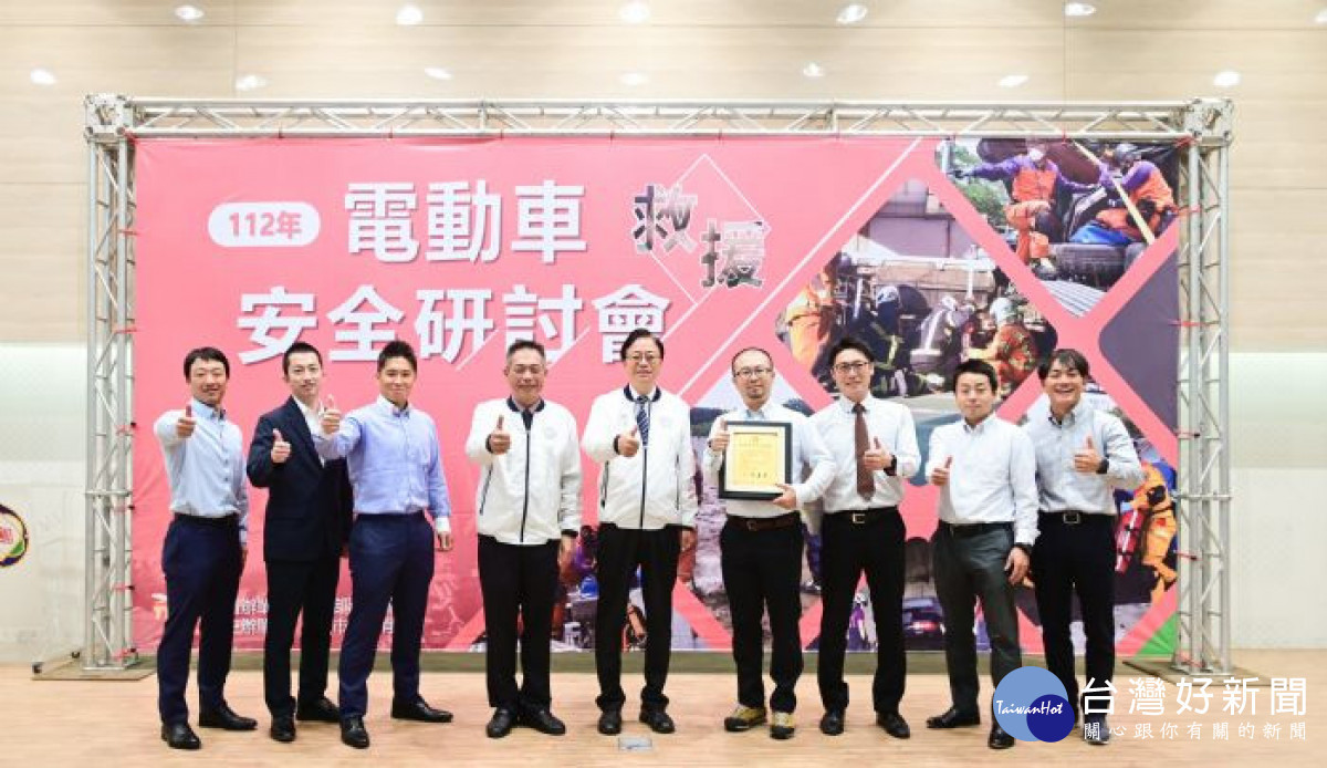 市長感謝日台消防交流會事務局大西隆介先生率領團隊從日本遠到而來，與台灣分享日本的救災案例。