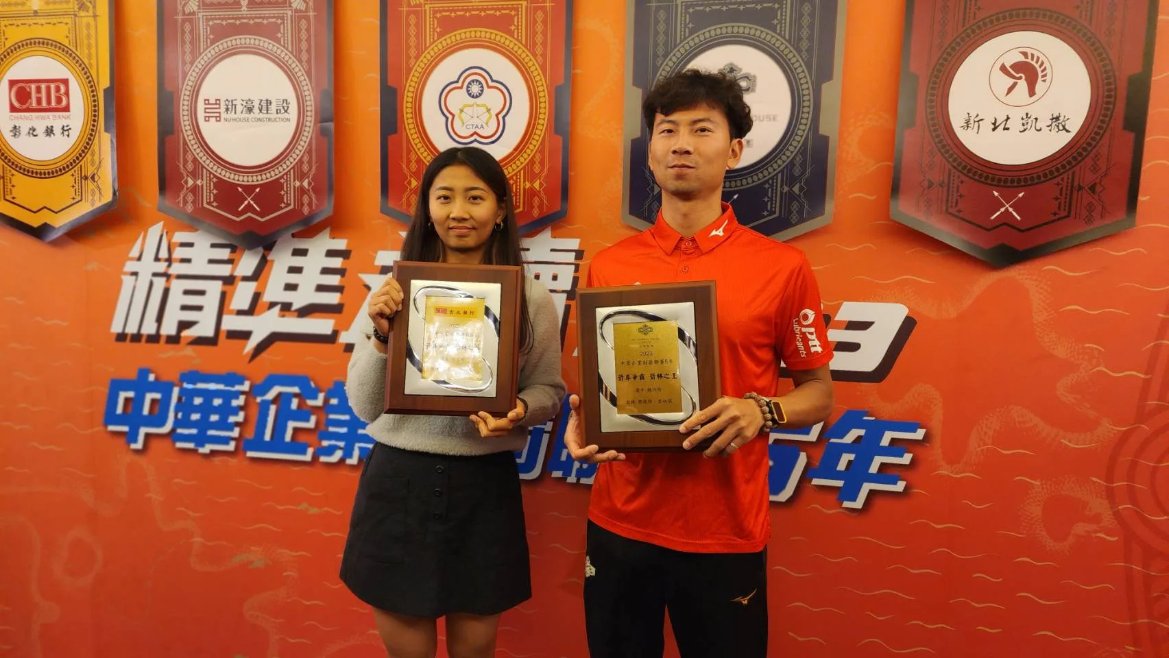 《射箭》企業射箭聯賽五年 魏均珩四度贏箭林之王 新生代邱意晴首封箭林之后