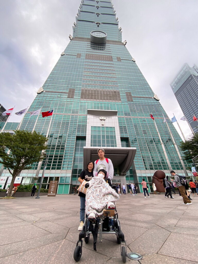 Make A Wish羅小朋友一家人參觀台北TAIPEI101