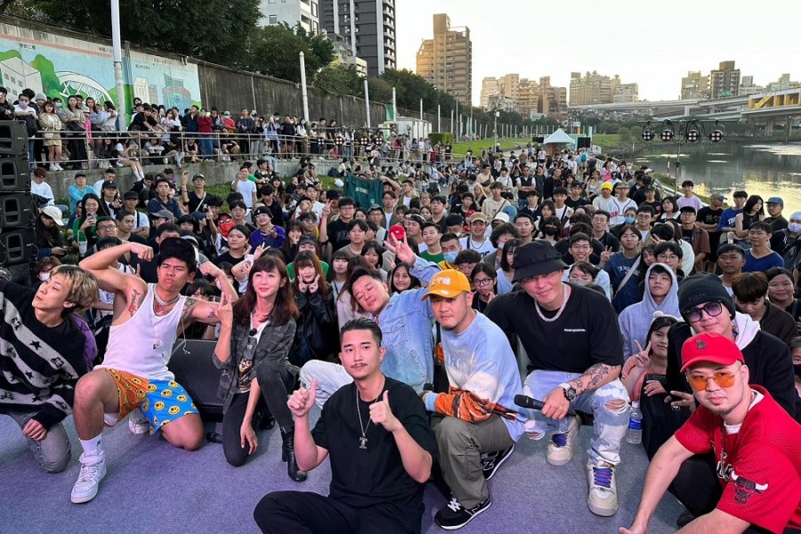許淑華河濱舉辦千人饒舌嘻哈派對 青年朋友望更多音樂祭 196 許淑華河濱舉辦千人饒舌嘻哈派對 青年朋友望更多音樂祭 195