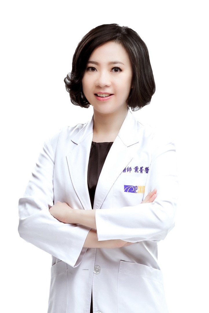 黃菁馨醫師強調,患者狀況需經過醫師真實評估,專業的醫美機構可以經由個別諮詢來提供個人化的建議。(圖/彭賢禮診所提供)