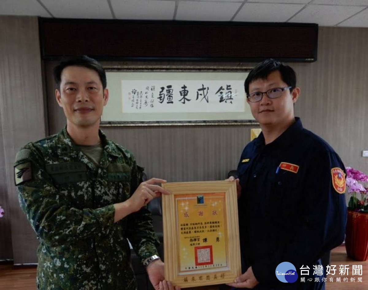 臺東警與鎮東部隊合作　宣導婦幼、交通安全與全民識詐