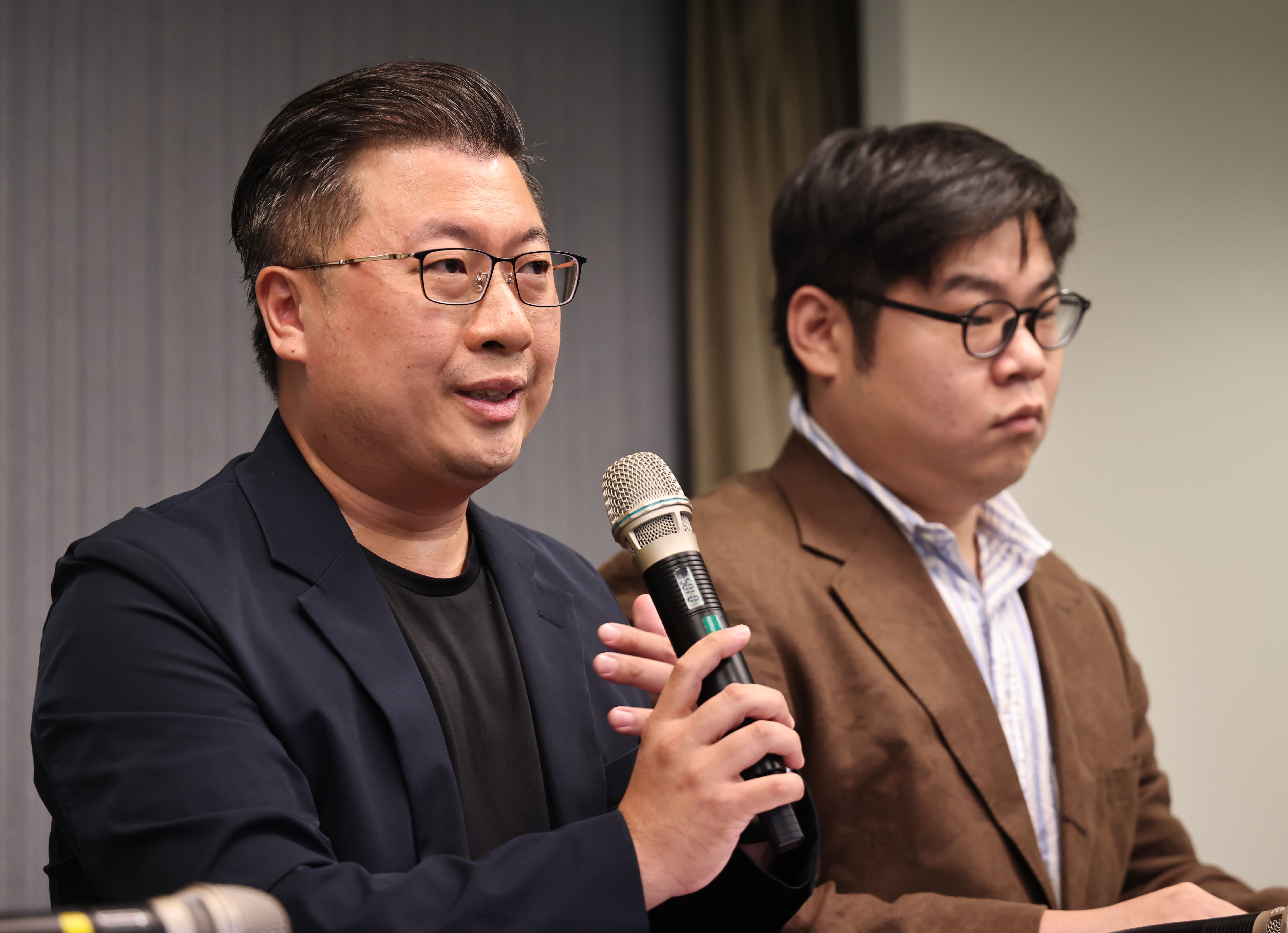 張志豪(左)12日點名國民黨「四大佔士」家族隻手遮天。資料照片/林啟弘攝