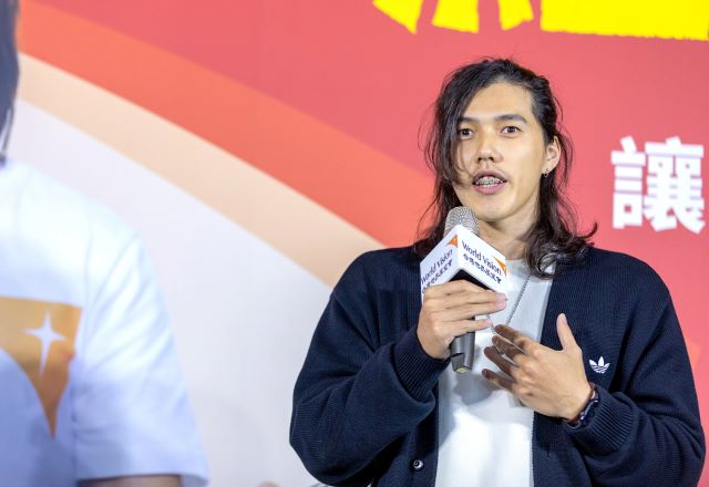 展望會自立青年、百萬YouTuber吳奇軒以自身逐夢故事勉勵資助童(台灣世界展望會提供).jpg