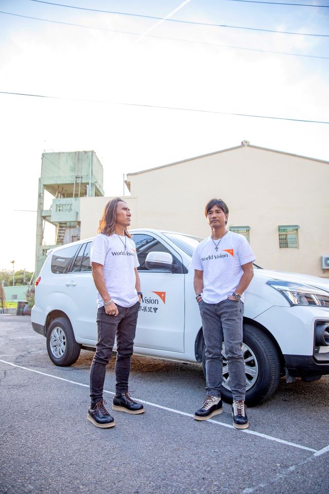 動力火車跟著傳愛列車拜訪服務的弱勢家戶(台灣世界展望會提供).jpg