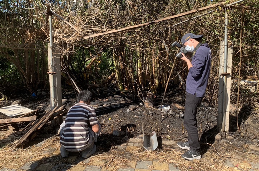 ▲圖說:吳嫌指認將菸蒂丟於此處第一起火點位置 (圖/台中市政府提供)