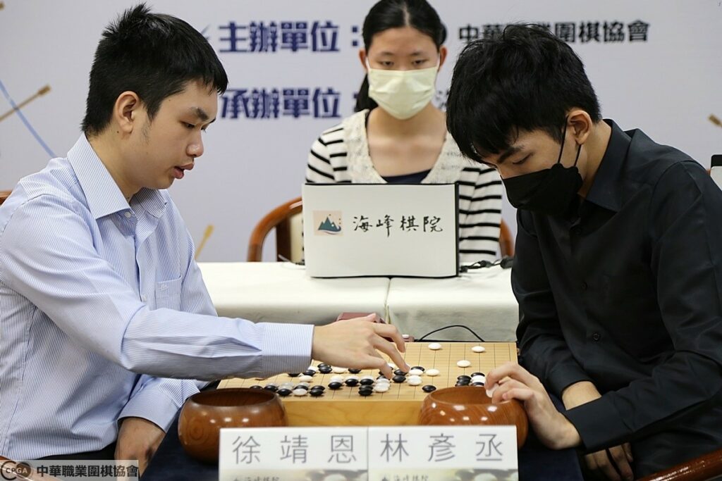 徐靖恩確定拿下冠軍後，除了感謝棋迷朋友的支持
