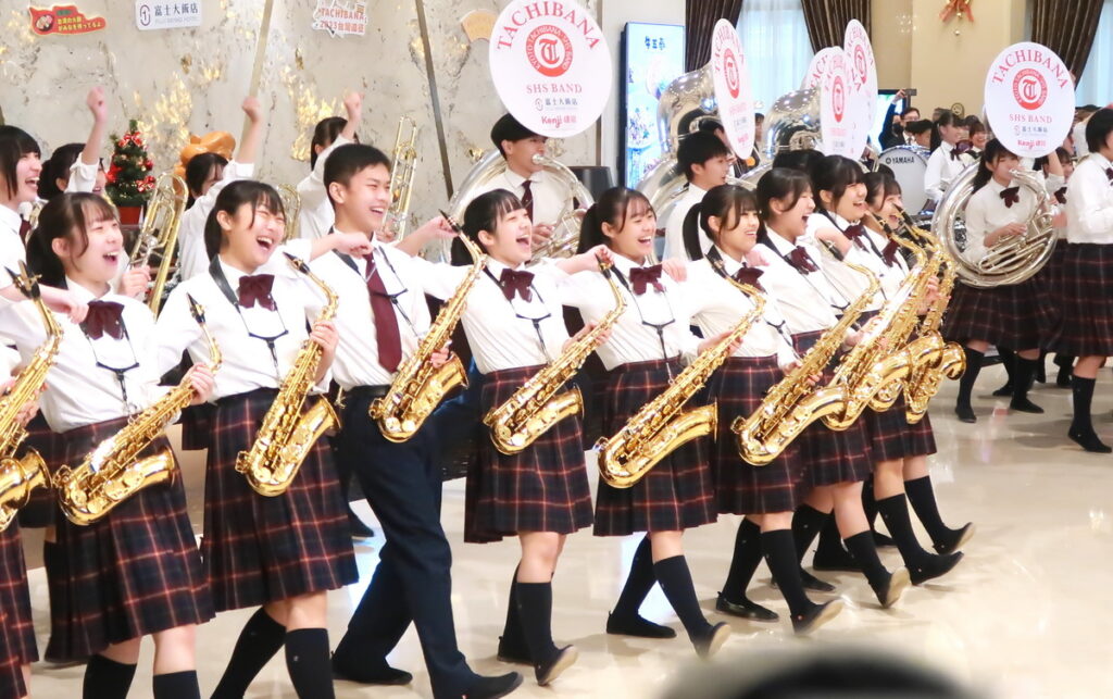 以Celebration開場,有另一番味道。