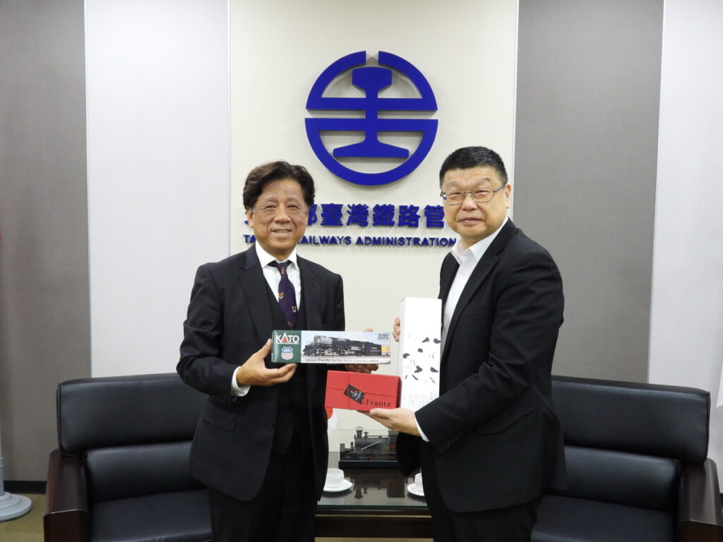 臺鐵局為拓展鐵道模型市場,首度與日本知名鐵路模型製造公司KATO進行聯名合作簽約!