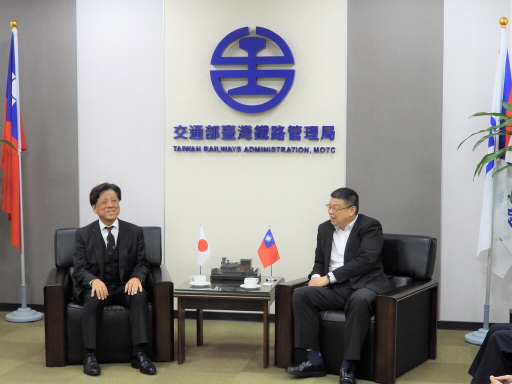 臺鐵局為拓展鐵道模型市場,首度與日本知名鐵路模型製造公司KATO進行聯名合作簽約!