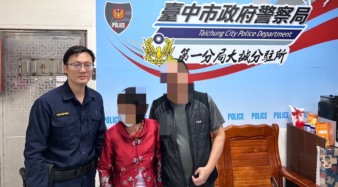 ▲圖說：大誠分駐所員警查出老婦人身分後，通知老婦兒子到所帶回母親 （圖／台中市政府提供）