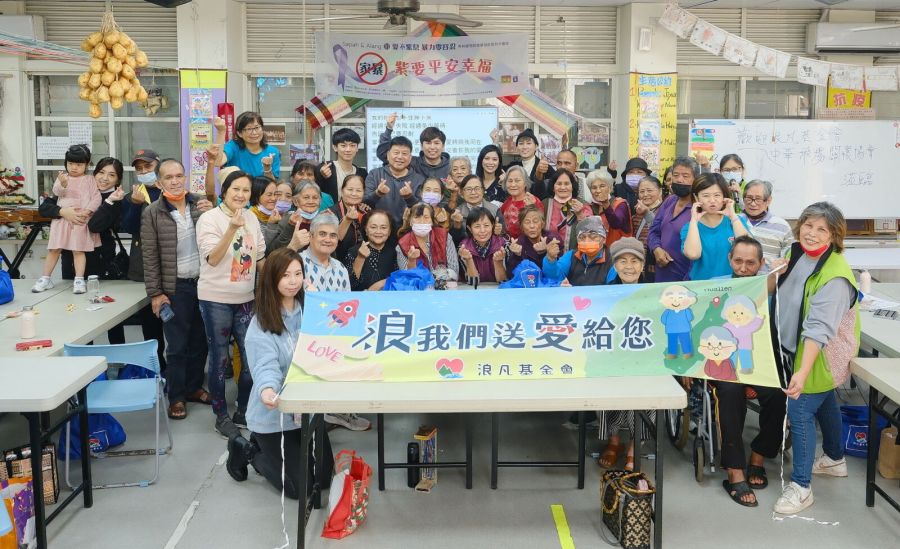 高金素梅讚「浪凡基金會」有愛心 載歌載舞同嗨部落長者 246 CNEWS195231212a02