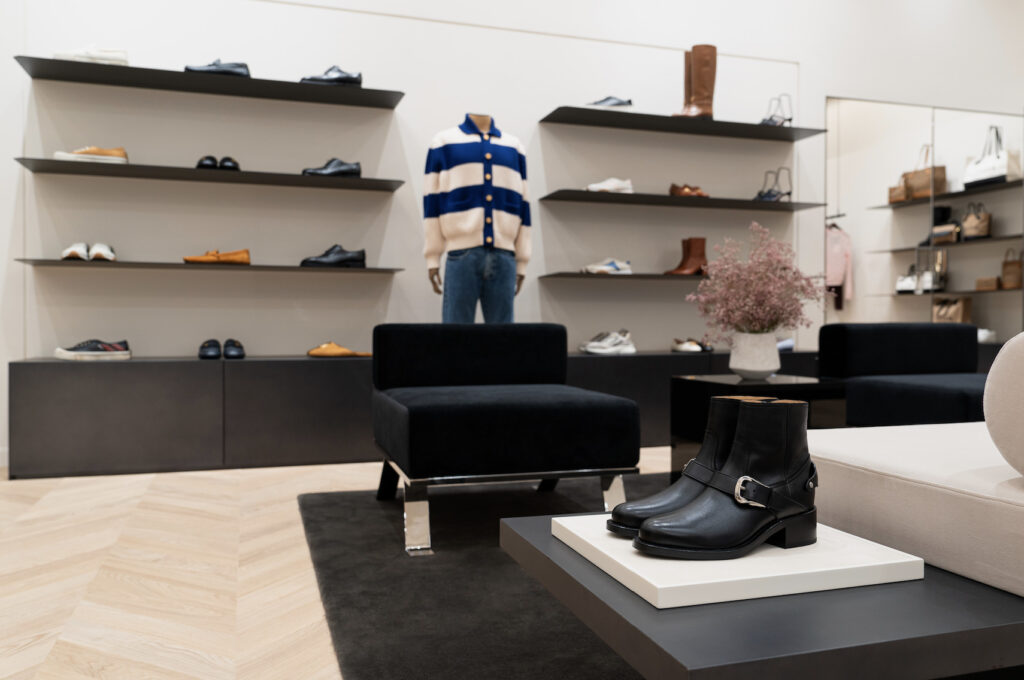 BALLY 遠百信義A13煥新改裝開幕  國民姐夫AKIRA驚喜現身全台唯一 New BALLY概念店