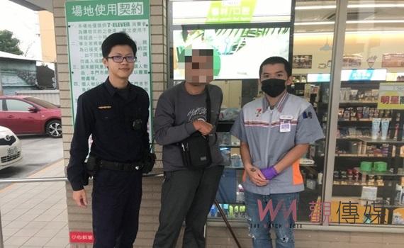 男子誤信詐術欲寄出提款卡及存摺 新光警與熱心店員共同成功阻詐