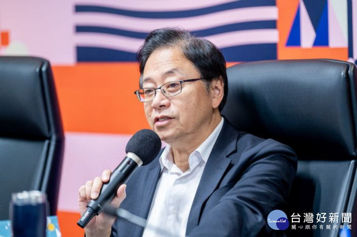 市長主持市政會議，聽取青年局專題報告。