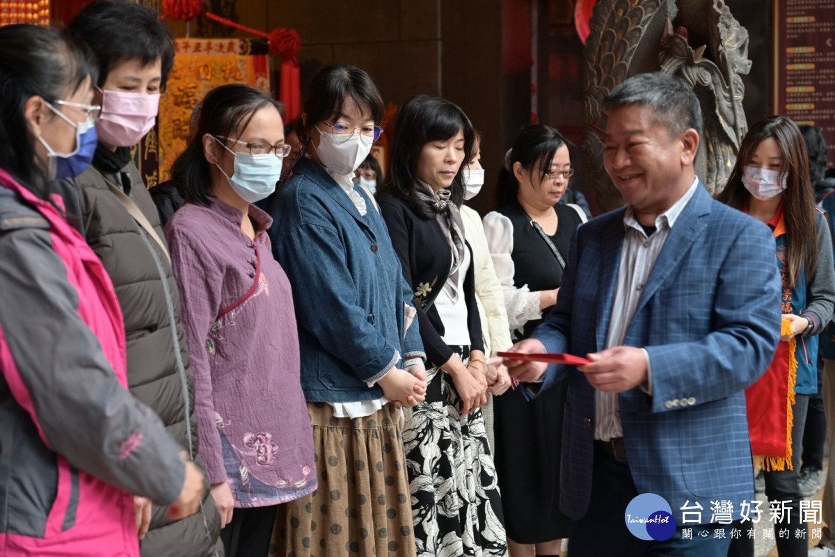 桃園大廟景福宮頒發助學金 桃園市有236 位學生受惠