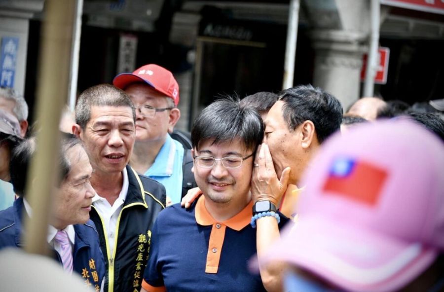 幫忙動員挺侯康配? 謝典林:25日會正式表態「盼能政黨輪替」 210 幫忙動員挺侯康配? 謝典林:25日會正式表態「盼能政黨輪替」 209