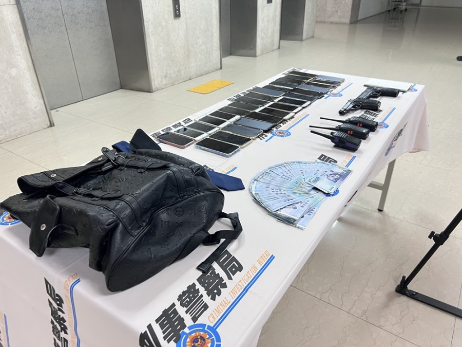 詐欺集團內閧黑吃黑 兩套劇本假冒刑警假搶劫警逮21人 226 cnews204231213a06