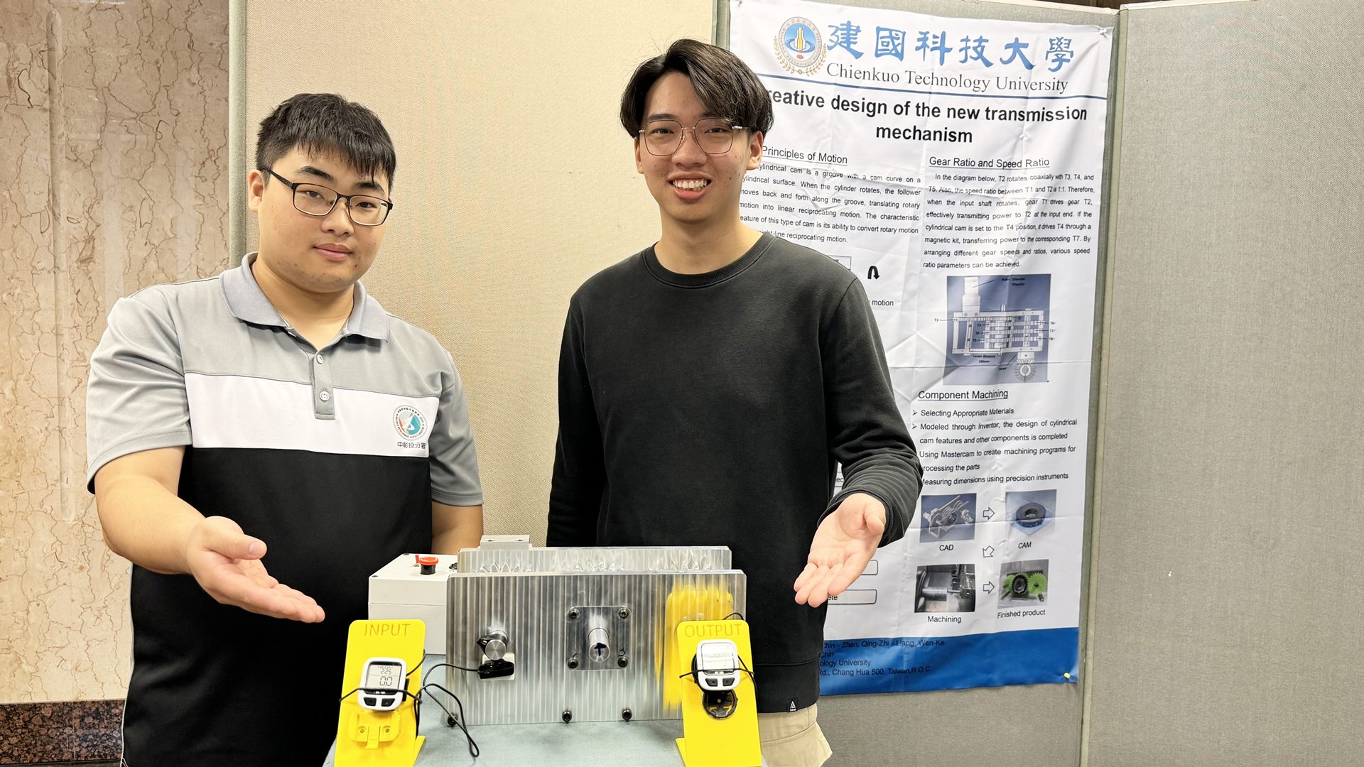 ▲大會最高榮譽鉑金獎,由機械工程系詹謦誌、梁文科同學作品「新型變速機構之創意設計」獲得。(記者林明佑攝)