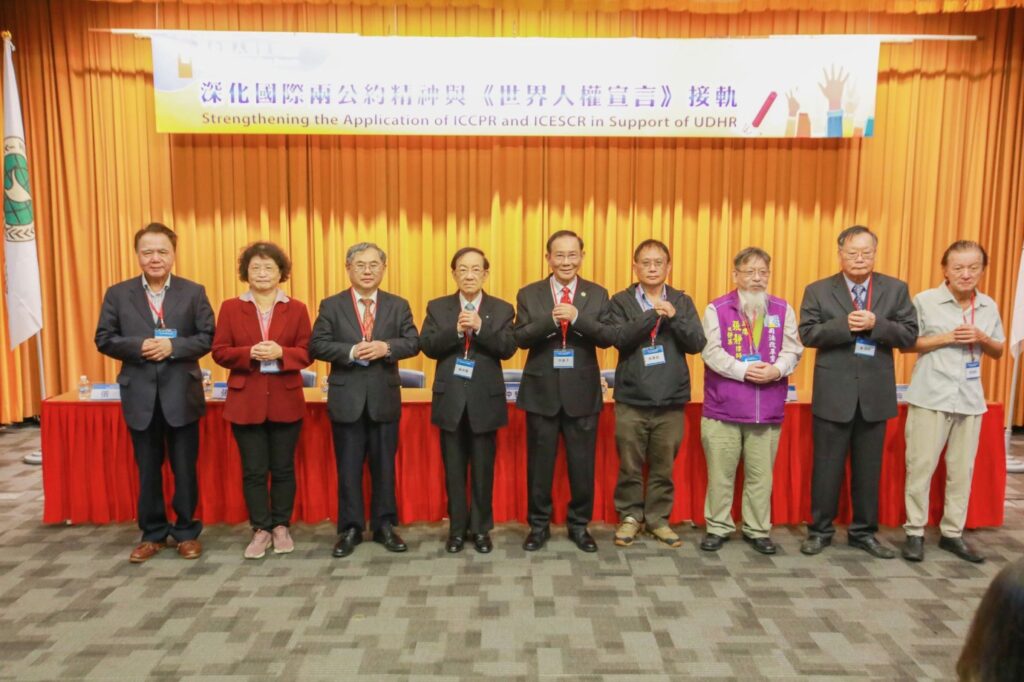 ▲聯合國人權日,民團籲政府反思革新搶救人權不能停,並鼓勵民眾選賢與能,選出真正有良心的人,真心改革法稅救台灣。(記者晨曦翻攝)