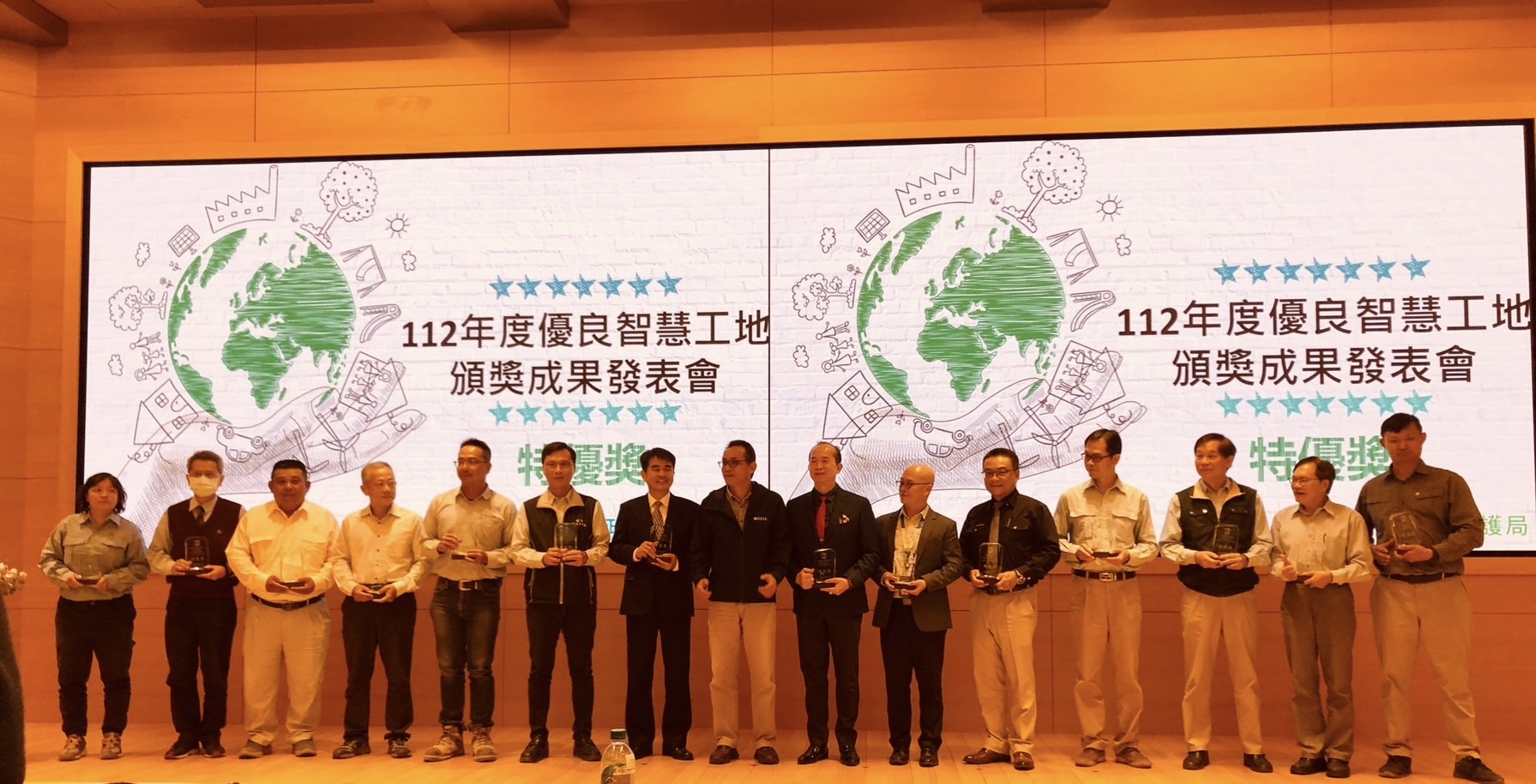 高雄社宅獲獎再加一 前鎮亞灣智慧公宅榮獲112年高雄市優良營建工地評鑑特優獎