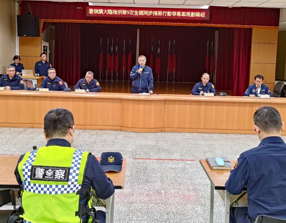 《圖說》警察局長廖訓誠於三重分局參加勤務行前會,勉勵同仁要更加努力。〈警察局提供〉
