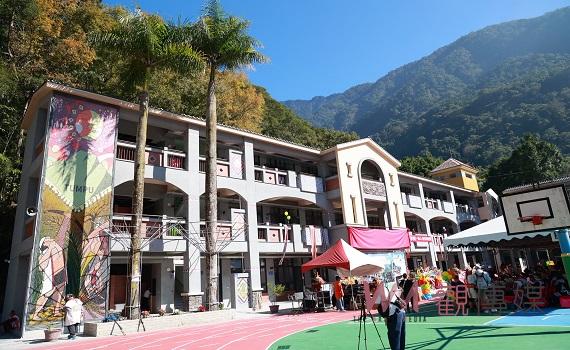 信義鄉東埔國小新建校舍落成 南投縣長許淑華主持揭牌