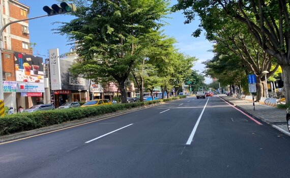 中市公益路道路環境改善完成 建設局夜間燙平接續進場