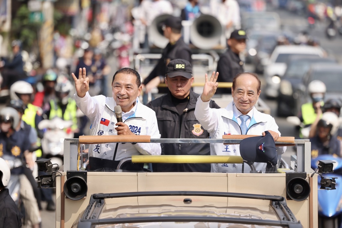 漾新聞|王金平合體侯友宜高雄車掃 民眾比OK挺3號